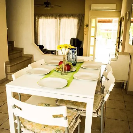 Liuda,3 Bedroom With Compool Σπίτι διακοπών *