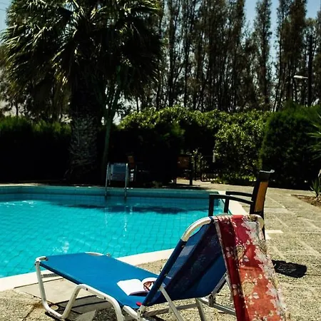 Liuda,3 Bedroom With Compool Βορόκλινη