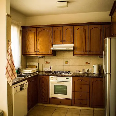Liuda,3 Bedroom With Compool *