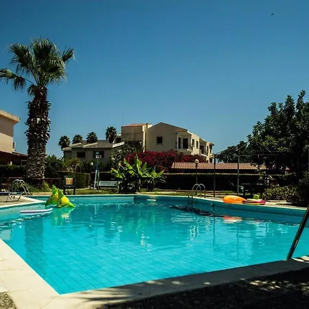 Liuda,3 Bedroom With Compool Prázdninový dům