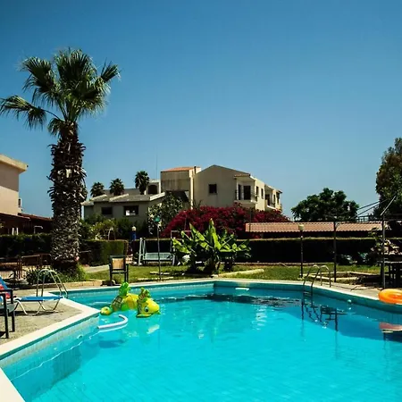 Nyaraló Liuda,3 Bedroom With Compool *