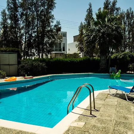 Nyaraló Liuda,3 Bedroom With Compool Voróklini