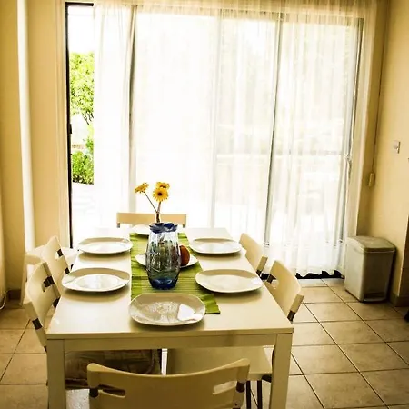 Nyaraló Liuda,3 Bedroom With Compool Voróklini