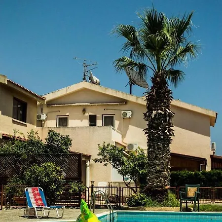 Liuda,3 Bedroom With Compool Prázdninový dům *